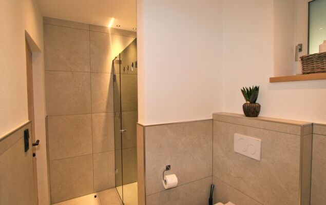 Christine - Photo 25