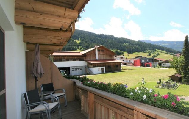 Christine - Photo 21