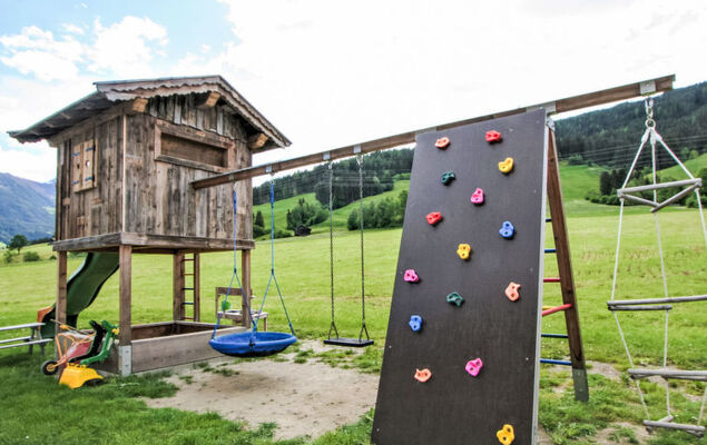 Christine - Photo 25