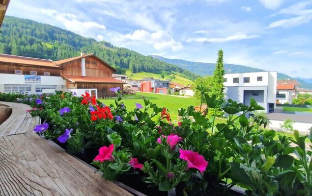 Christine - Photo 29