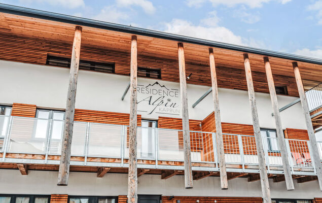 Justine (Top 9) - Photo 1